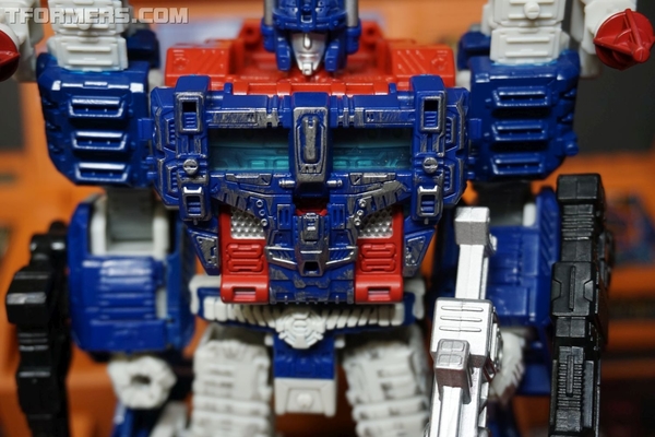 Review Siege Ultra Magnus Leader War For Cybetrtron  (33 of 93)